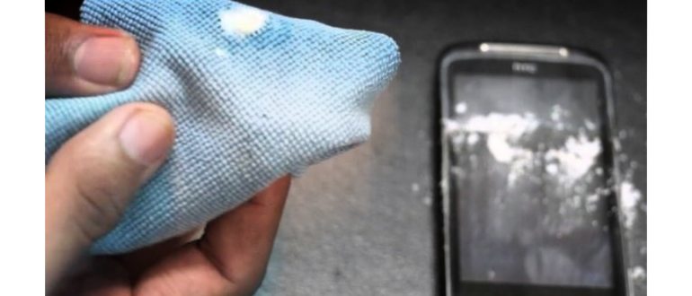 Треснувший в результате падения тачскрин на iPhone