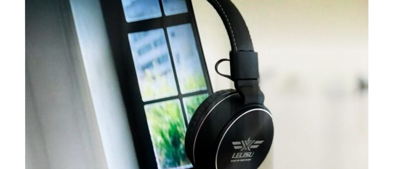 в наушниках пропал